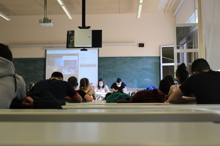 Formakuntza eta eztabaida politikoa ardatz dituen Herri Unibertsitate Nazionala egingo dute Leioako campusean