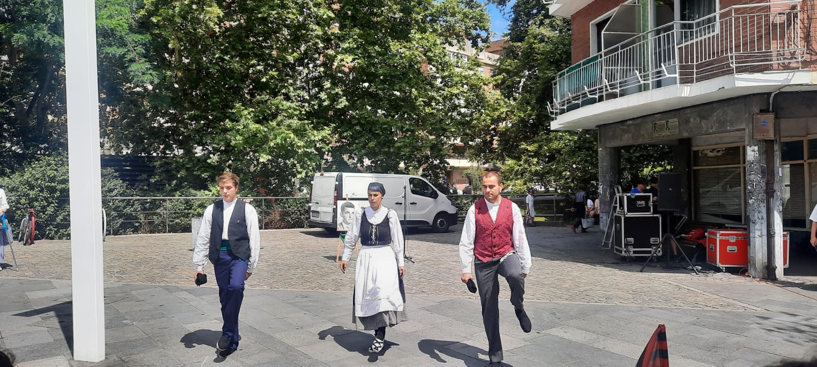 Frankismoan udaltzain batek hildako Felix Arnaiz omendu dute Itzubaltzeta/Romoko jaietan