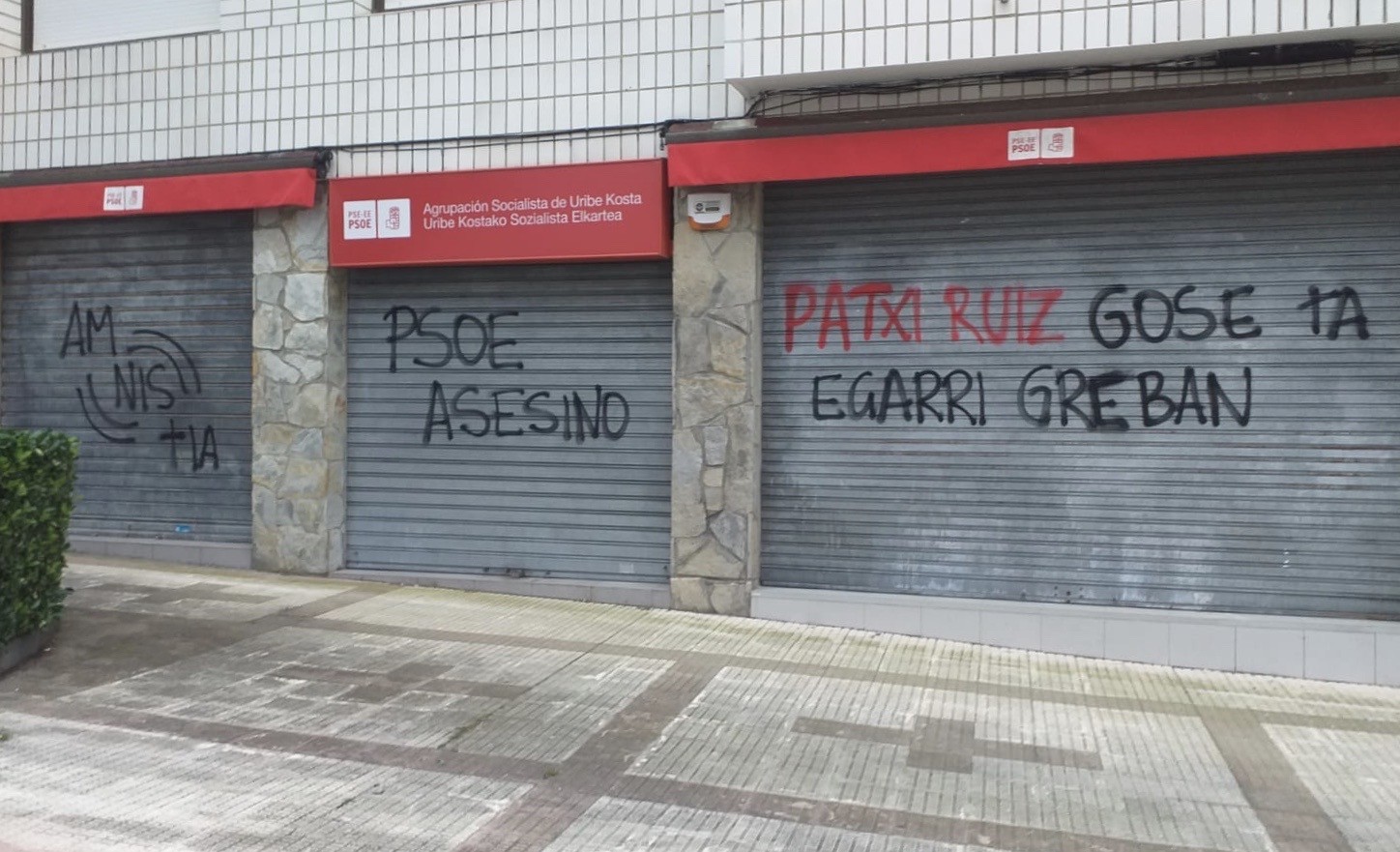 EH Bilduk "erabateko desadostasuna" adierazi du Sopelan agertutako pintaden aurrean