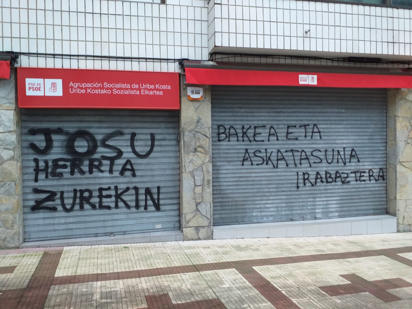 Pintadak egin dituzte Sopelako PSE-EEren egoitzan, beste behin