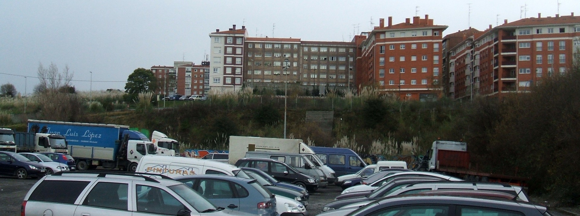 Astrabuduan, parking zabalagoa egingo dute